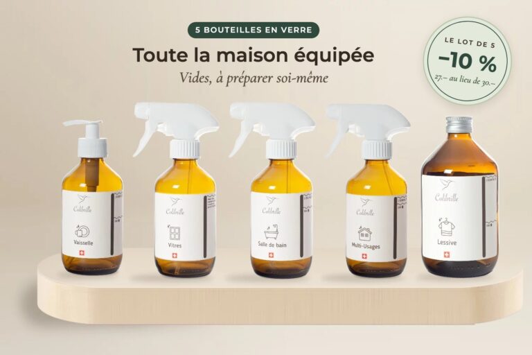 Lot des cinq bouteilles en verre ambré vides Colibrille sur un plateau en bois, « Toute la maison équipée », vides à préparer soi-même, pastille −10 % : 27.– au lieu de 30.–
